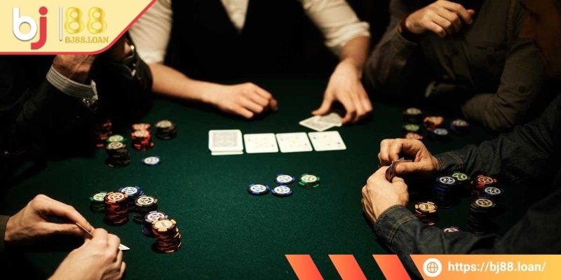 Mỗi bàn được thiết kế theo chuẩn Texas Hold’em